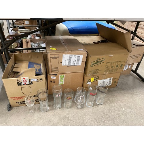 477 - 7 boxes of drinks glasses including San Miguel pints, Magners pints and Arcoroc Savoie white wine go... 