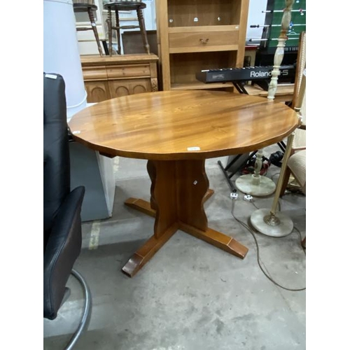 130 - Cryer Craft elm pedestal table 73H 105cm diameter