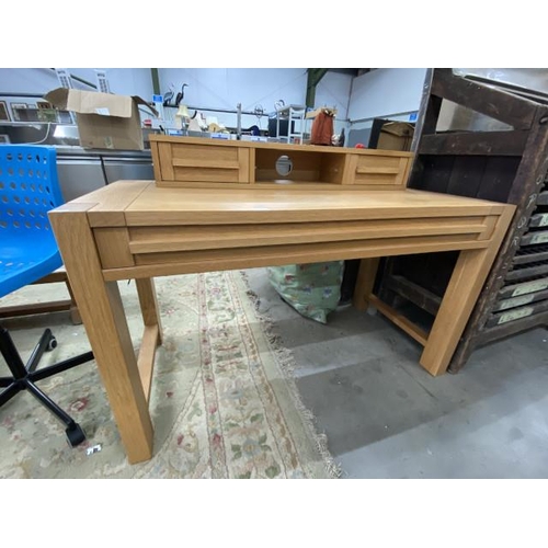 199 - Marks & Spencer ‘Sonoma’ solid oak desk 94H 131W 65D