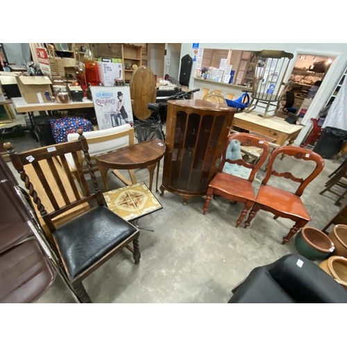 204 - Assorted furniture including a vintage display cabinet 116H 65W 47D, pair of oak side chairs etc