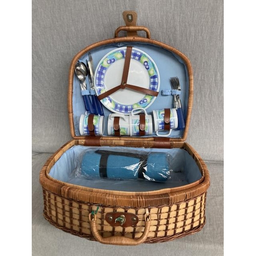 486 - Wicker picnic set