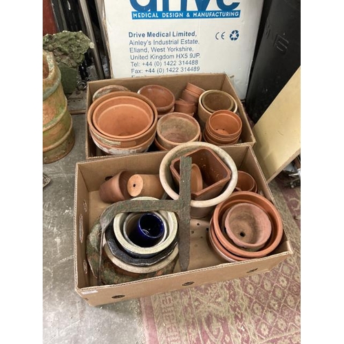 524 - 2 boxes of assorted mainly terracotta planters in various sizes etc