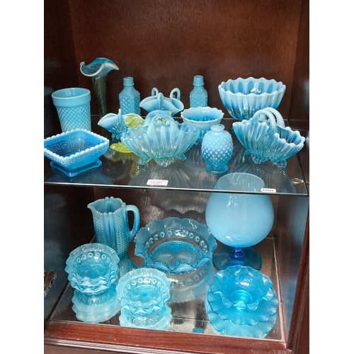 392 - 2 shelves of Hobnail, opaline, Vaseline, Victorian & later glassware, 23 pieces