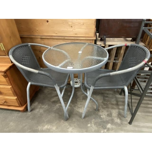 100 - Garden table 72H 60cm diameter and 2 chairs