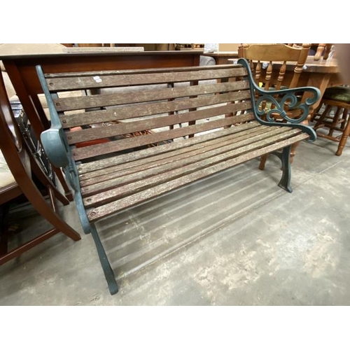 113 - Good quality wood/metal garden bench 130W