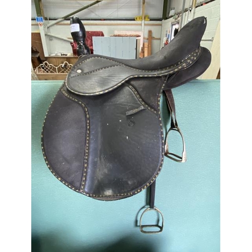 162 - Thorowgood Griffin saddle (in used condition)