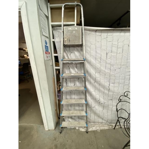 174 - Pair of Beldray step ladders