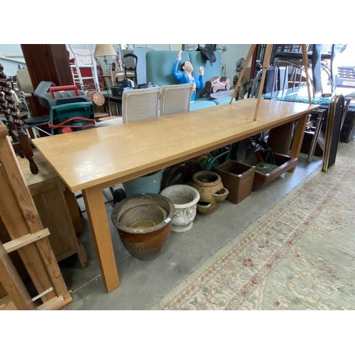 182 - Good quality oak dining table 74H 240W 80D