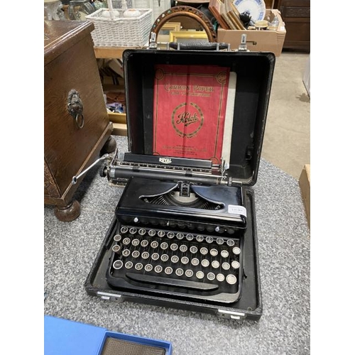 264 - Cased Royal portable typewriter (A88 429435)