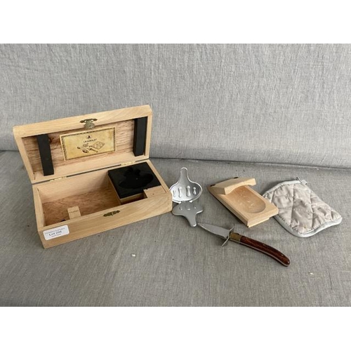 296 - Laguiole French oyster shucker/knife set