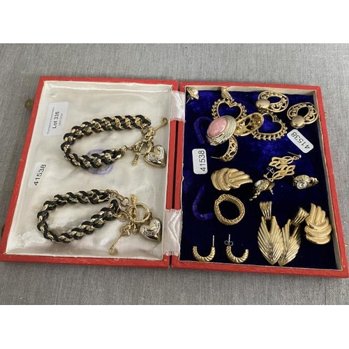 335 - Collection of costume jewellery inc. 2 Juicy Couture bracelets