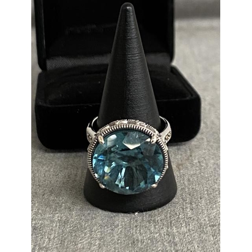 337 - Silver blue stone set ring, size Q