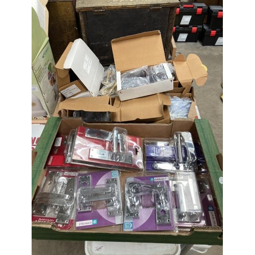 479 - 2 boxes of door furniture (new) including chrome door handles, brown plastic rim knobs, chrome Victo... 