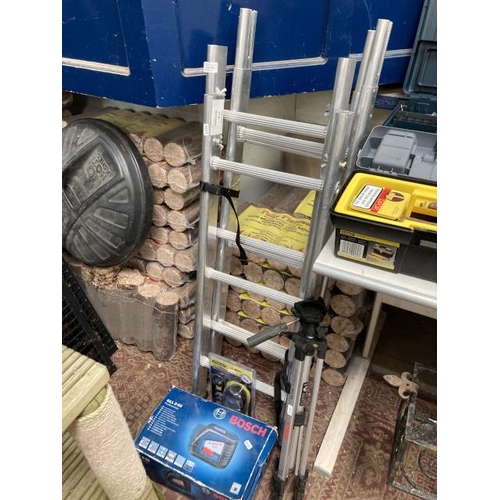 484 - Bosch cross-line laser GLL 2-50, Stanley IntelliMeasure (New), aluminium ladders (4 sections) approx... 