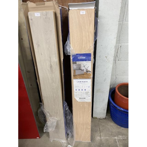 10 - 4 boxes of ‘Laminate Impressive’ 1380 x 190 x 8mm (1 box = 7 planks = 1.835m2) in White Varnished Oa... 