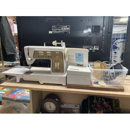 402 - Singer 720 touch & sew electric sewing machine with mains lead/ foot pedal, booklet & accessories