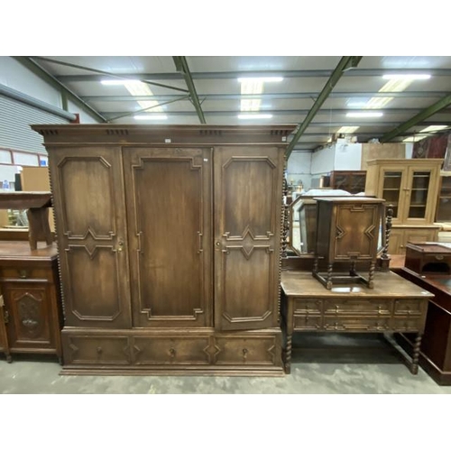 54 - Jacobean style oak bedroom suite (fitted wardrobe 196H 185W 60D, dressing table 145H 114W 55D & pot ... 