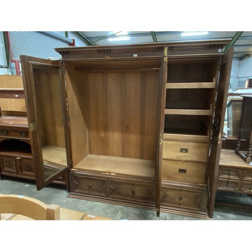 54 - Jacobean style oak bedroom suite (fitted wardrobe 196H 185W 60D, dressing table 145H 114W 55D & pot ... 