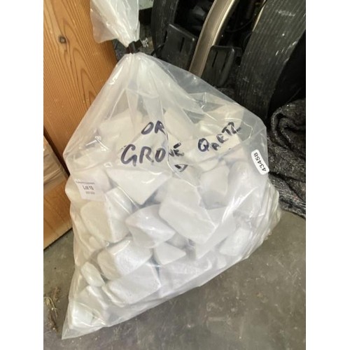 17 - 1 bag of decorative quartz ground cover