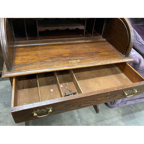 138 - Antique oak roll top desk 105H 76W 58D (AS FOUND)