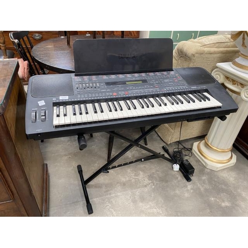 124 - Yamaha PSR-5700 keyboard with power lead and stand (RETURNED FAULTY)