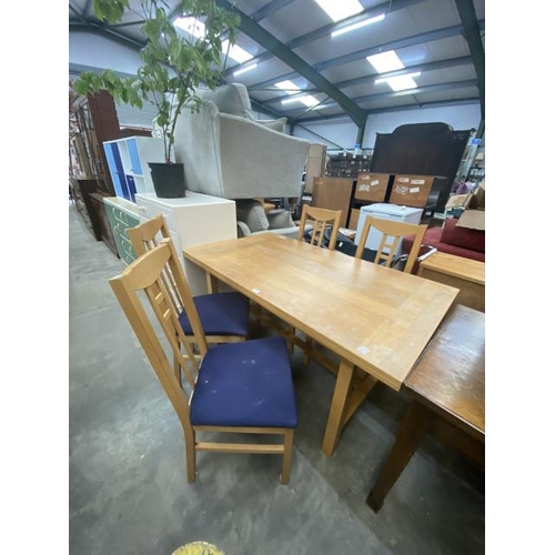 175 - Beech extending dining table 74H 80-140W 140D and 4 chairs