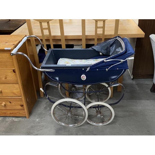 185 - Silver Cross coach built dolls pram