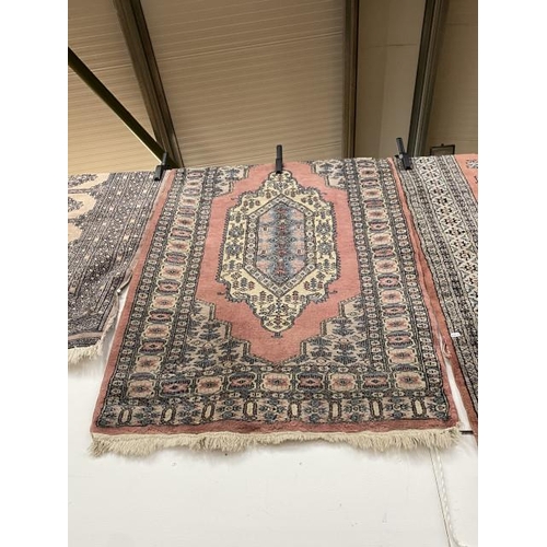 205 - Hand knotted Pakistani rug 154 x 95cm