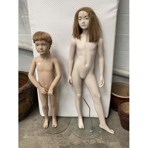 21 - 2 girl form mannequins 110H & 130H