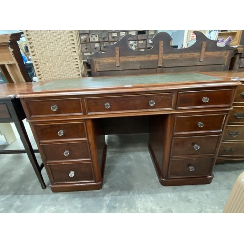 226 - Victorian mahogany desk with green leather inset 76H 125W 50D