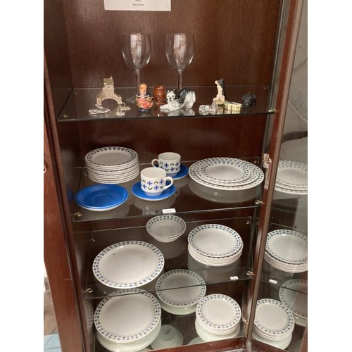 409 - Midwinter Roselle tableware's (35 pieces) etc