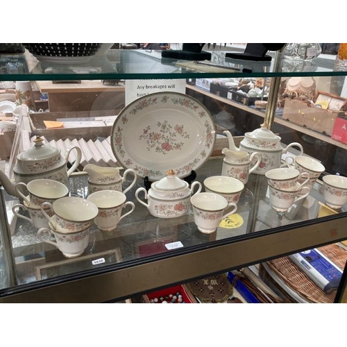 426 - Minton 'Jasmine' bone china table wares, 18 pieces inc. meat plate, 2 teapots, sugar bowl etc.