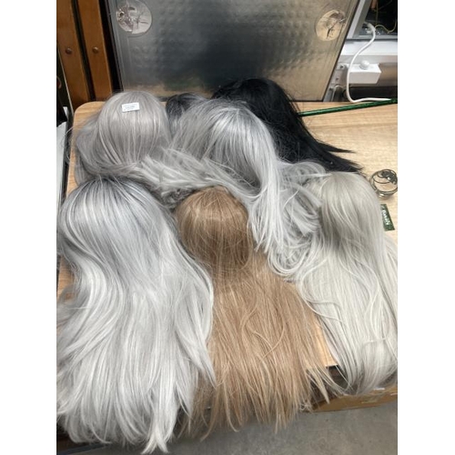 478 - 7 good quality long hair wigs for shop models (1 dark, 1 fair, 5 grey)