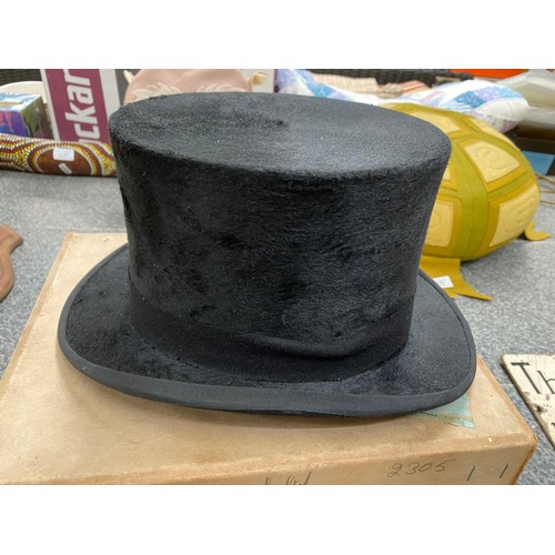 262 - Christys London, Esslemont & Macintosh Ltd, Aberdeen silk top hat (size 7 1/8