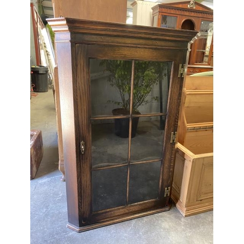 20 - Oak glazed corner cupboard 05H 74W 43D