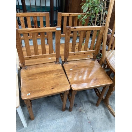 538 - 4 pine kitchen chairs