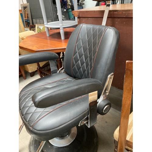 42 - TAKARA BELMONT Sportsman GT barbers chair in black