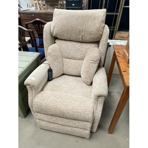 108 - Good quality rise and recline electric armchair 78W