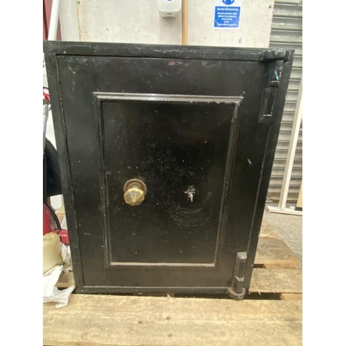 170 - Victorian safe with one key 73H 58W 54D (WE ARE UNABLE TO DELIVER THIS LOT)