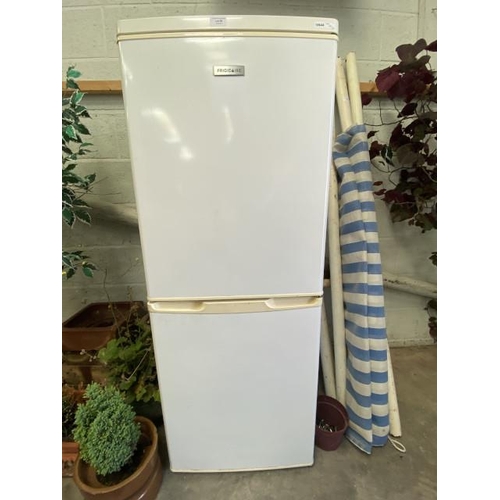 20 - Frigidaire fridge freezer 142H 54W 54D