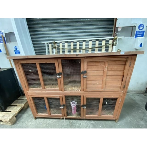 224 - Rabbit hutch 113H 153W 61D