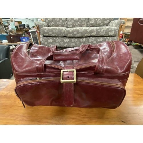 232 - Tavecchi burgundy leather travel bag