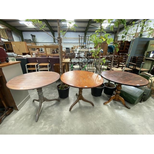 245 - 3 pine pedestal centre tables 74H 90cm diameter, 73H 89cm diameter & 73H 87cm diameter