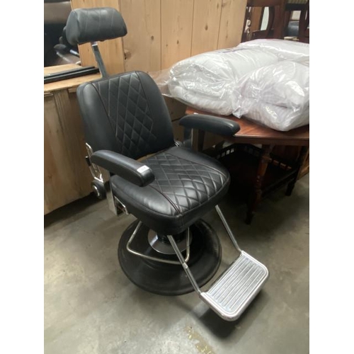 38 - TAKARA BELMONT Sportsman GT barbers chair in black