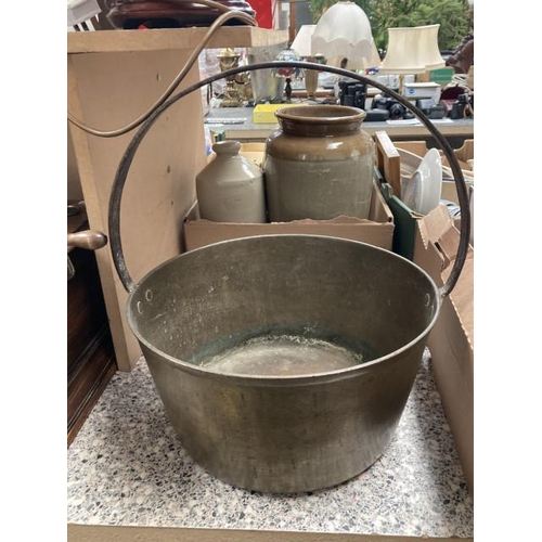 445 - Large brass jam pan, 33cm diameter