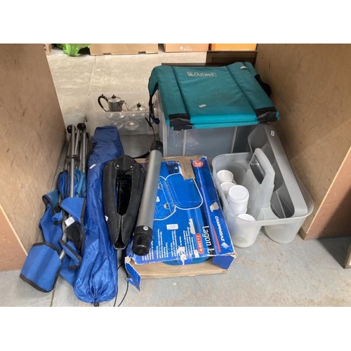 487 - Camping equipment inc. 2 folding camping chairs, Campingaz Lagon stove, cups etc.