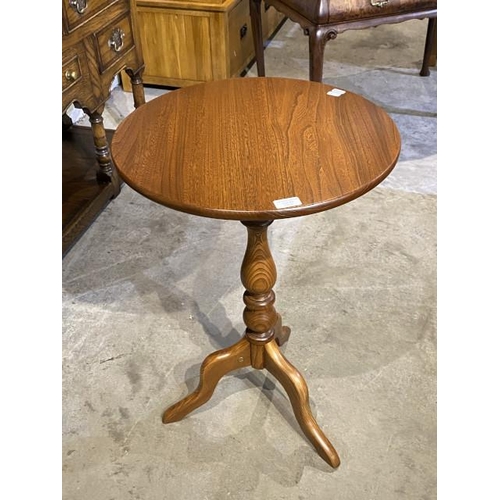 59 - Ercol oak pedestal table 76H 50cm diameter