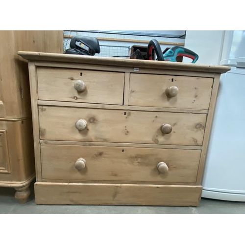 84 - Good quality pine 2 over 2 chest of drawers 82H 101W 48D