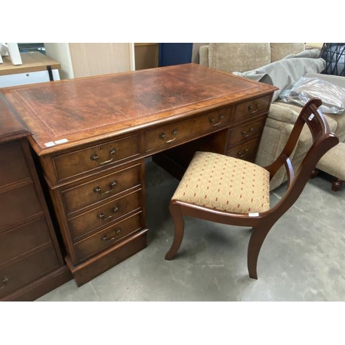 94 - Good quality walnut pedestal desk with brown leather inset and 2 keys 76H 136W 76D and a mahogany de... 