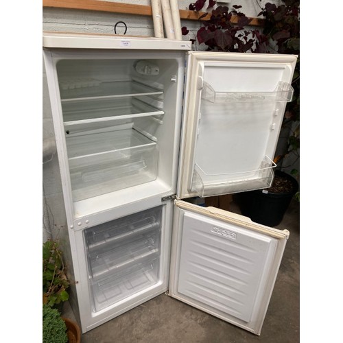 20 - Frigidaire fridge freezer 142H 54W 54D